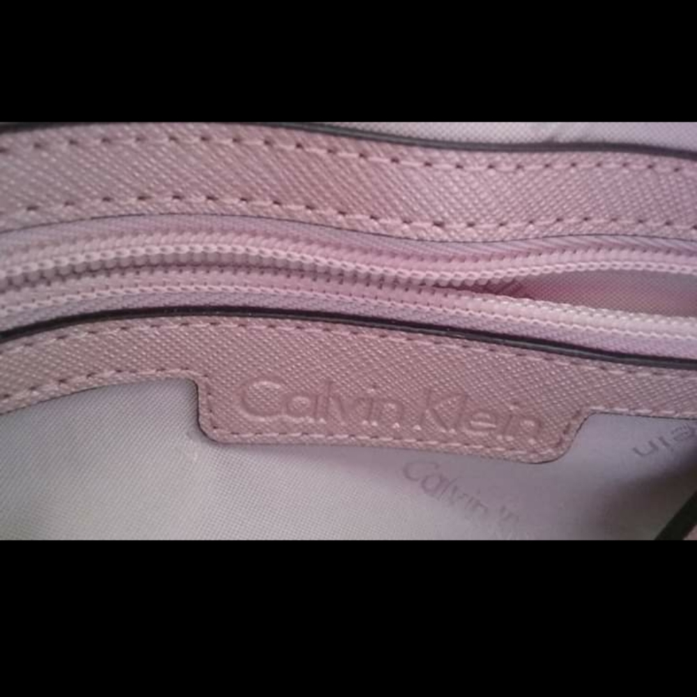 Calvin Klein - Picture 3 of 5